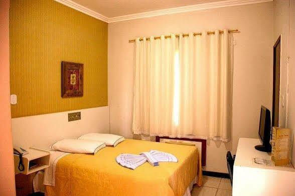 Santa Monica Palace Hotel Corumba Bagian luar foto